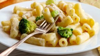 chicken alfredo with broccoli