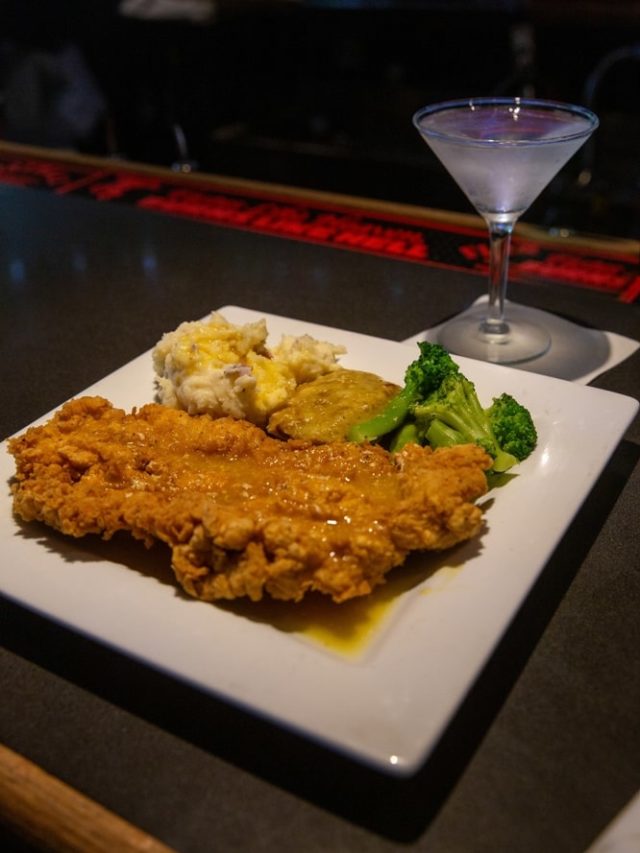 keto chicken fried steak with pork rinds